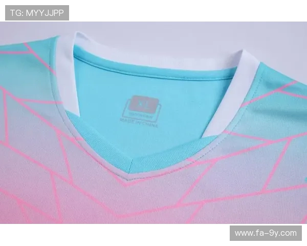 围绕足球训练服球员版定制打造专业团队高性能全套装备综合解决方案