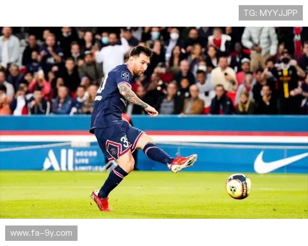 激情飞扬的足球场 她们以力量与技巧完美诠释进球瞬间的魅力